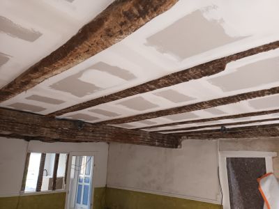 Plafond entre poutres